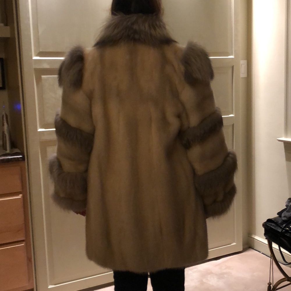 Mink & Fox 🦊 Fur Coat - Picture 10 of 13